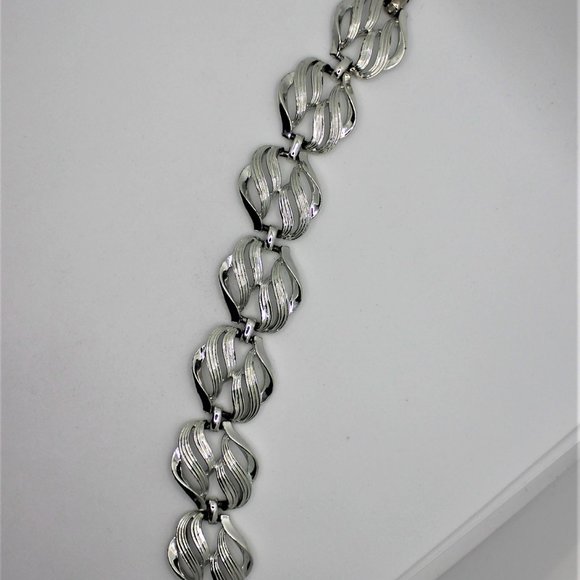 Coro Vintage Silver Link Bracelet - Picture 2 of 5